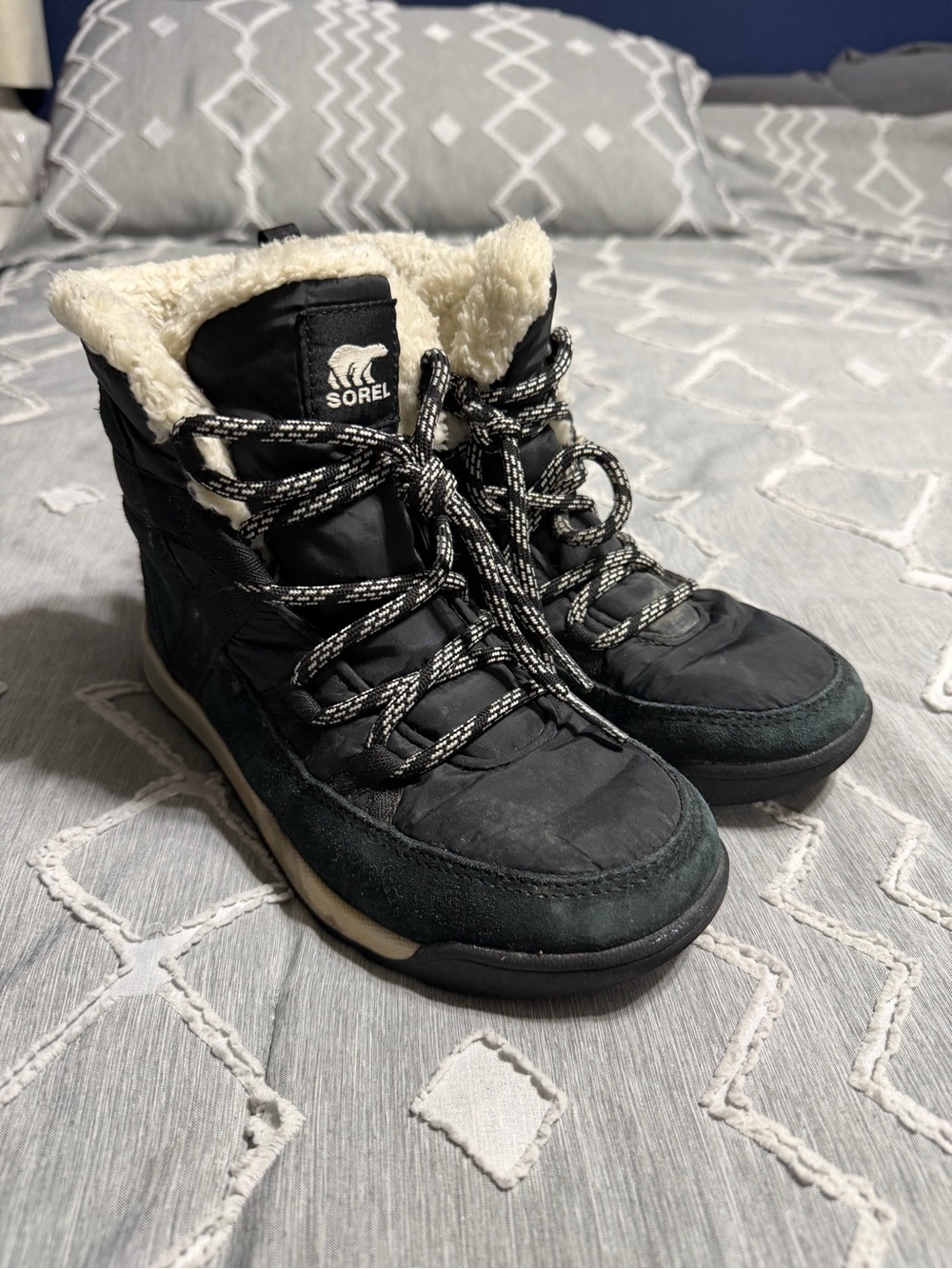 Sorel Black Winter Lace-Up Boots with Cream Faux-Shearling